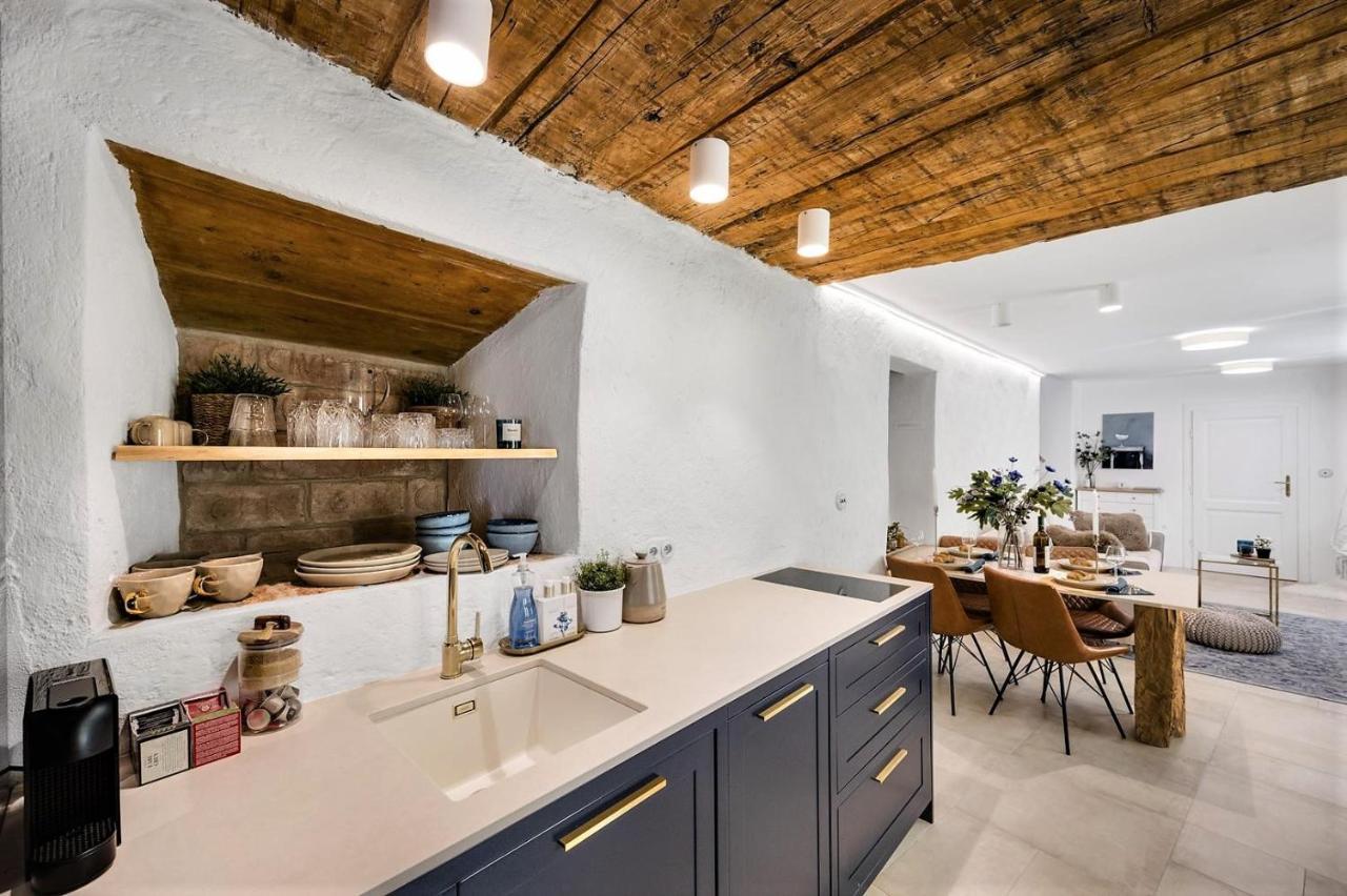 New Design & High Standard Apt From 16Th Century In Old Town-Free Parking Bratislava Exteriér fotografie